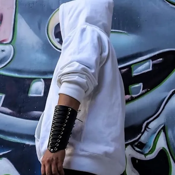 2 stk. Armbeskyttere til mænd Steampunk Armor Armbånd PU Læder Manchetter til kostume Black