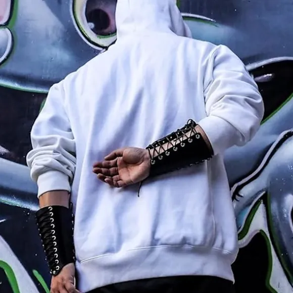 2 stk. Armbeskyttere til mænd Steampunk Armor Armbånd PU Læder Manchetter til kostume Black