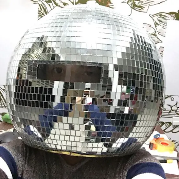 Delikat Discos Ball Hjelm Reflekterende Kugle Hat Hovedbeklædning til Festentusiaster til Festlige Fester (Uden Lys)