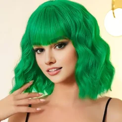 Kort bølget ingefærparyk med pandehår, hvid farverigt cosplayhår til kvinder daglig fest Halloween, varmebestandig syntetisk fiber Green