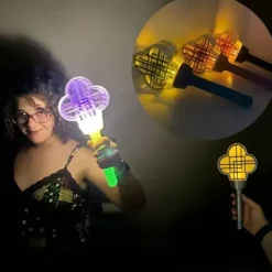 KPop Demon Hunter Light Stick Cosplay Koncert Cheerleading Stick Farverige Lys Støtte Gadget Gruppe Halloween Fest Rekvisitter Tilbehør (HUNTRIX) （HUNTRIX） | Fyndiq