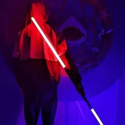 Lyssværd Lasersværd med 7 RGB-farver og lydeffekter - Genopladeligt elektronisk lyssværd til Halloween Cosplay Legetøj