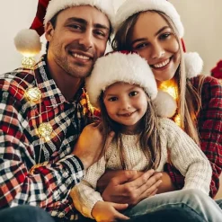 4-pak Julemand Rød Hat Jule Plaid Hat Kort Plys med Hvide Manchetter Plys Stof Julehat til Voksne og Børn