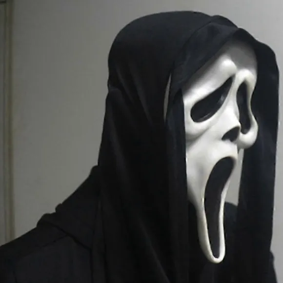 Scream Maske Med Sort Hætte Spøgelse Ansigt Halloween Udklædningstilbehør