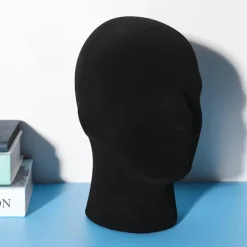 Skum mannequin hoved til mænd, model til parykker, briller, hatte, sort displaystativ