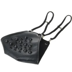 Sort ansigtsmaske med sorte nitter Black