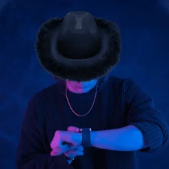 Sort cowboyhat med fjerboa, fluffy fjerkant, voksen s